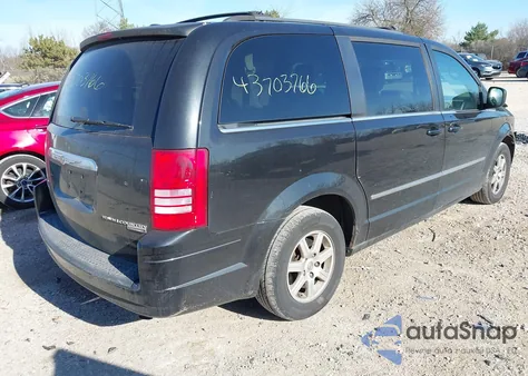 2010 Chrysler Town & Country Touring z USA, uszkodzony, nr VIN 2A4RR5D13AR266594